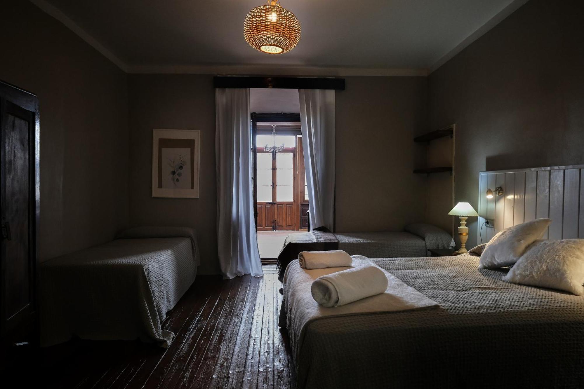 Casa Rural Palacio Conde De Aldana Con Piscina Entre Encinares Y Dehesas Terradillos Dış mekan fotoğraf