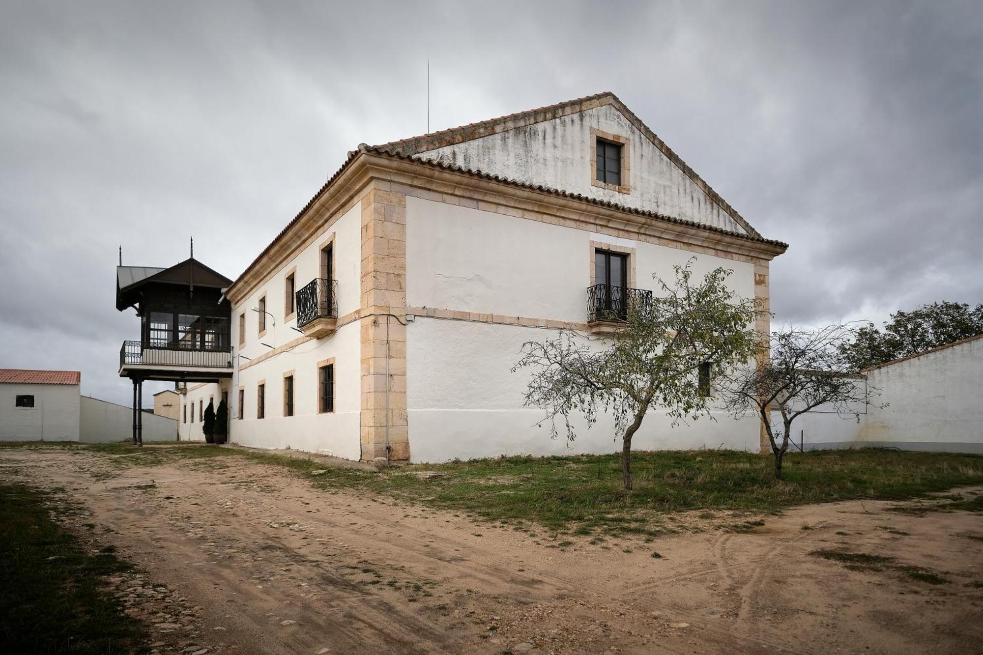 Casa Rural Palacio Conde De Aldana Con Piscina Entre Encinares Y Dehesas Terradillos Dış mekan fotoğraf